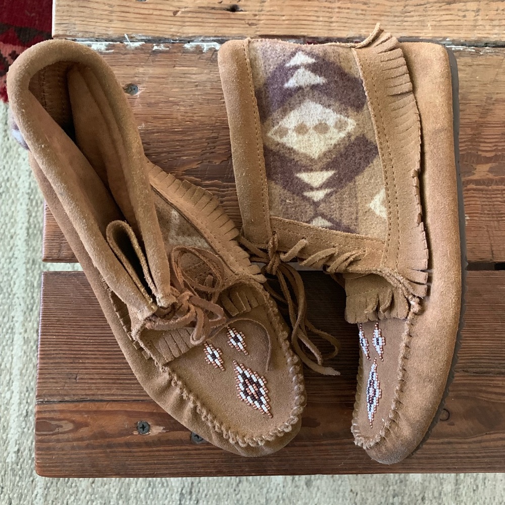 Minnetonka Moccasins Size 7